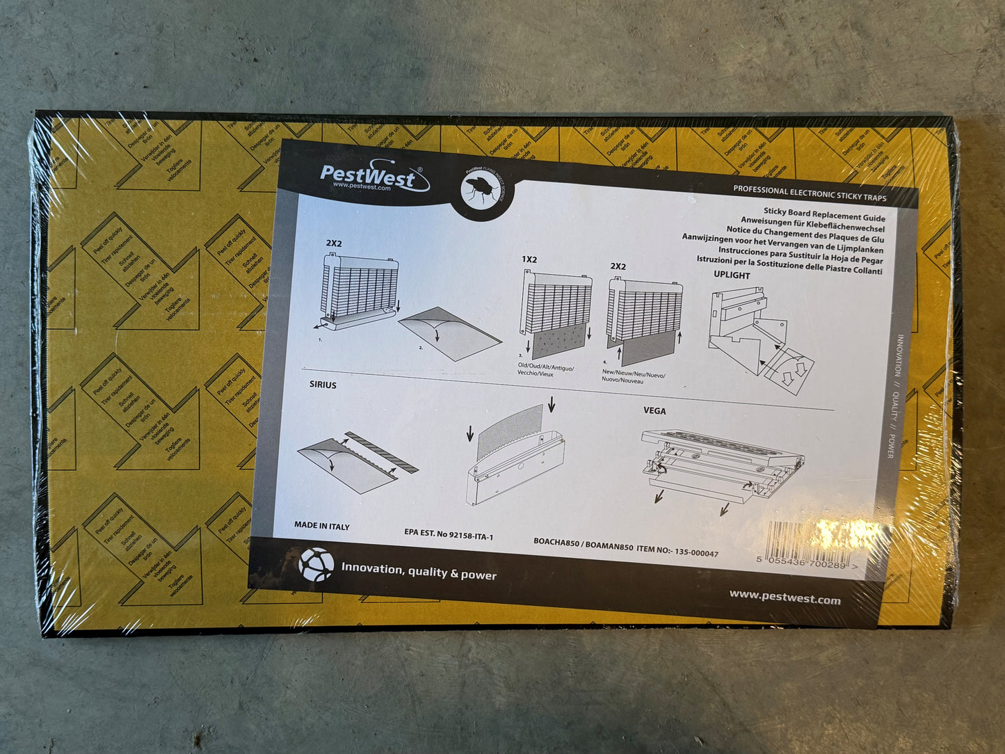 Plaques de colle Mantis Classic Premium – 17¾ x 9½ po, noires, paquet de 6